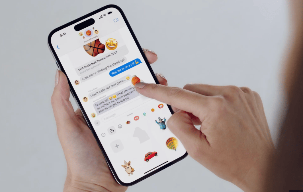 Adding custom reactions to texts in iOS17